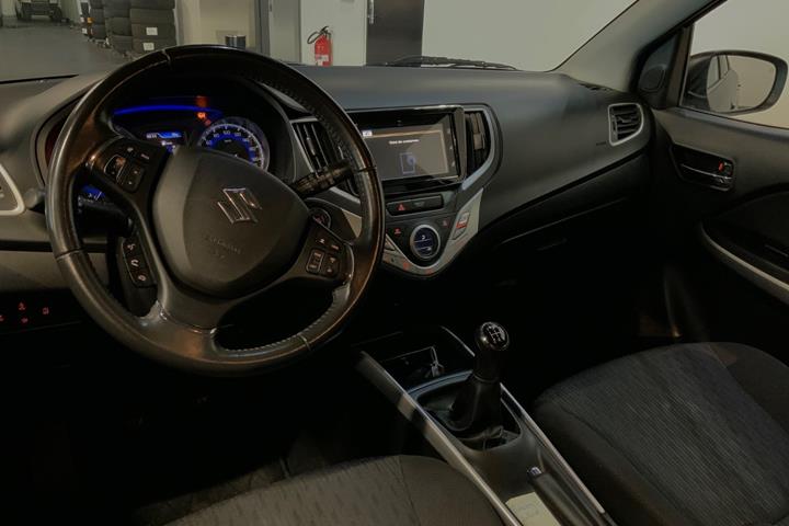 Grå Suzuki Baleno fra 2016