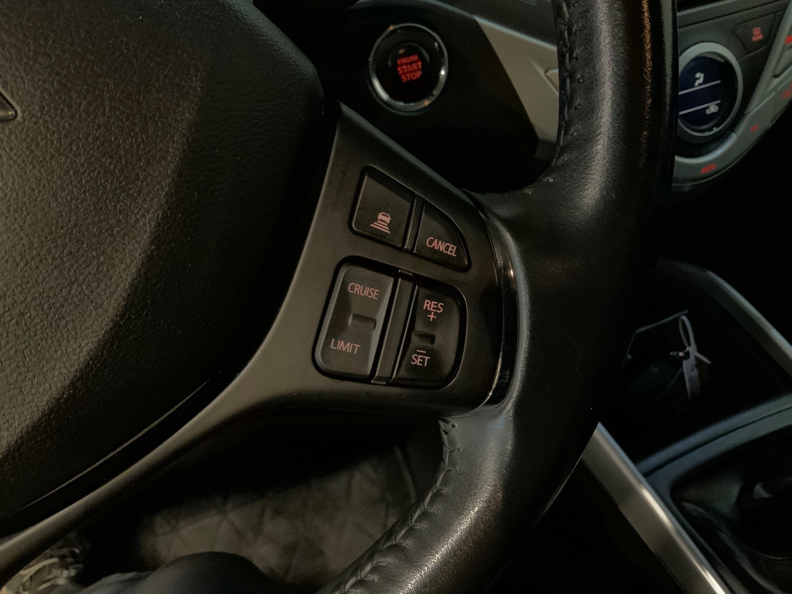 Grå Suzuki Baleno fra 2016