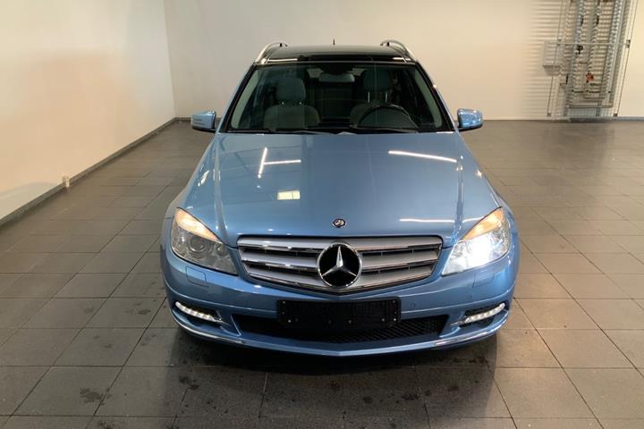 Blå Mercedes C350 fra 2010