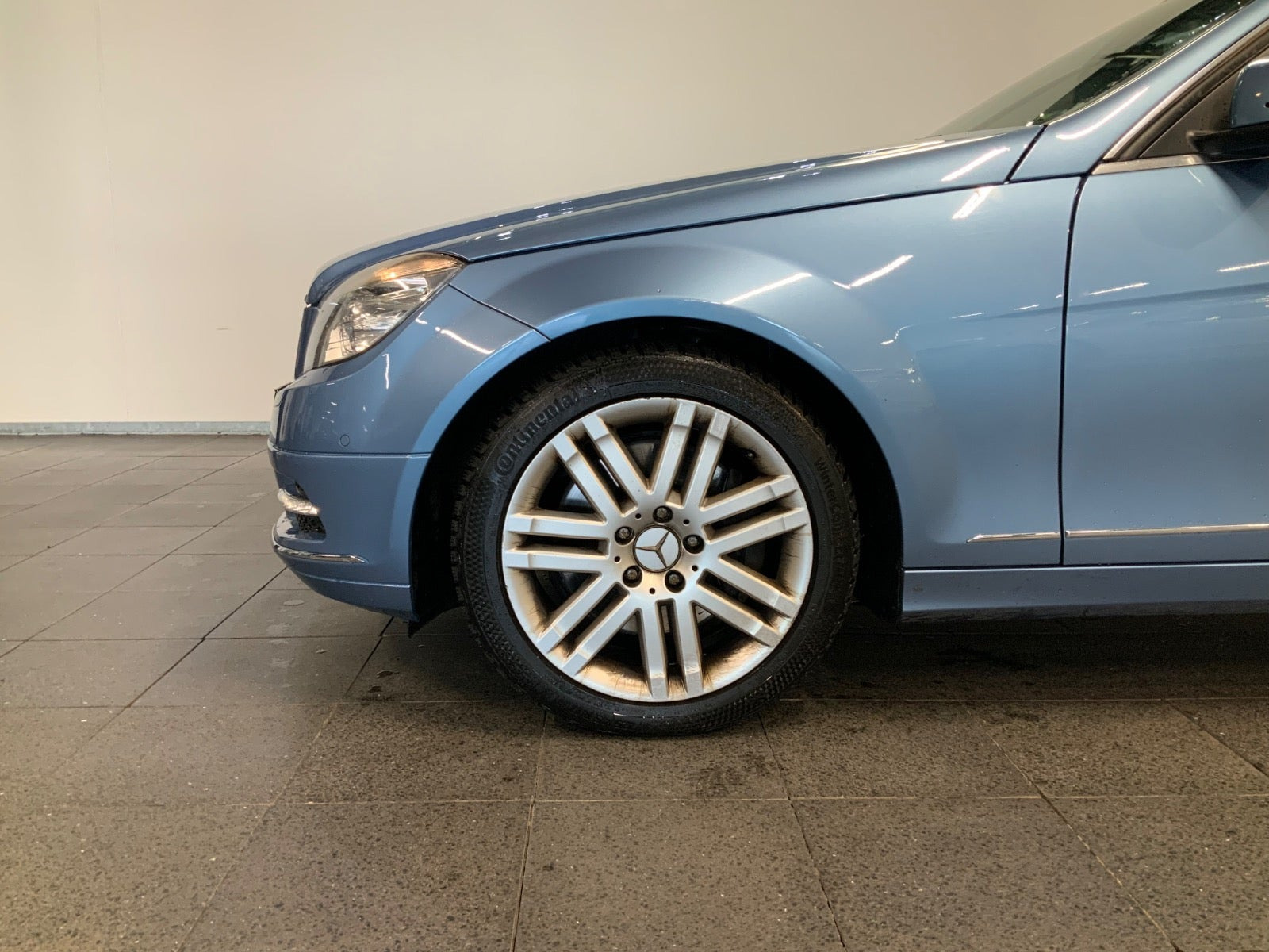 Blå Mercedes C350 fra 2010