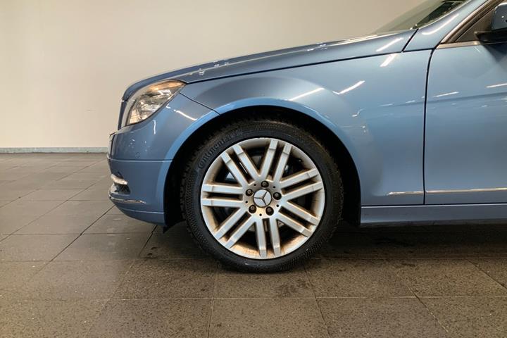 Blå Mercedes C350 fra 2010