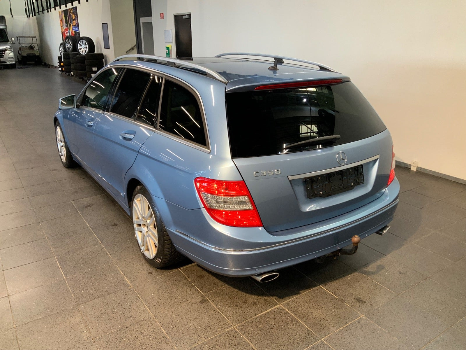 Blå Mercedes C350 fra 2010