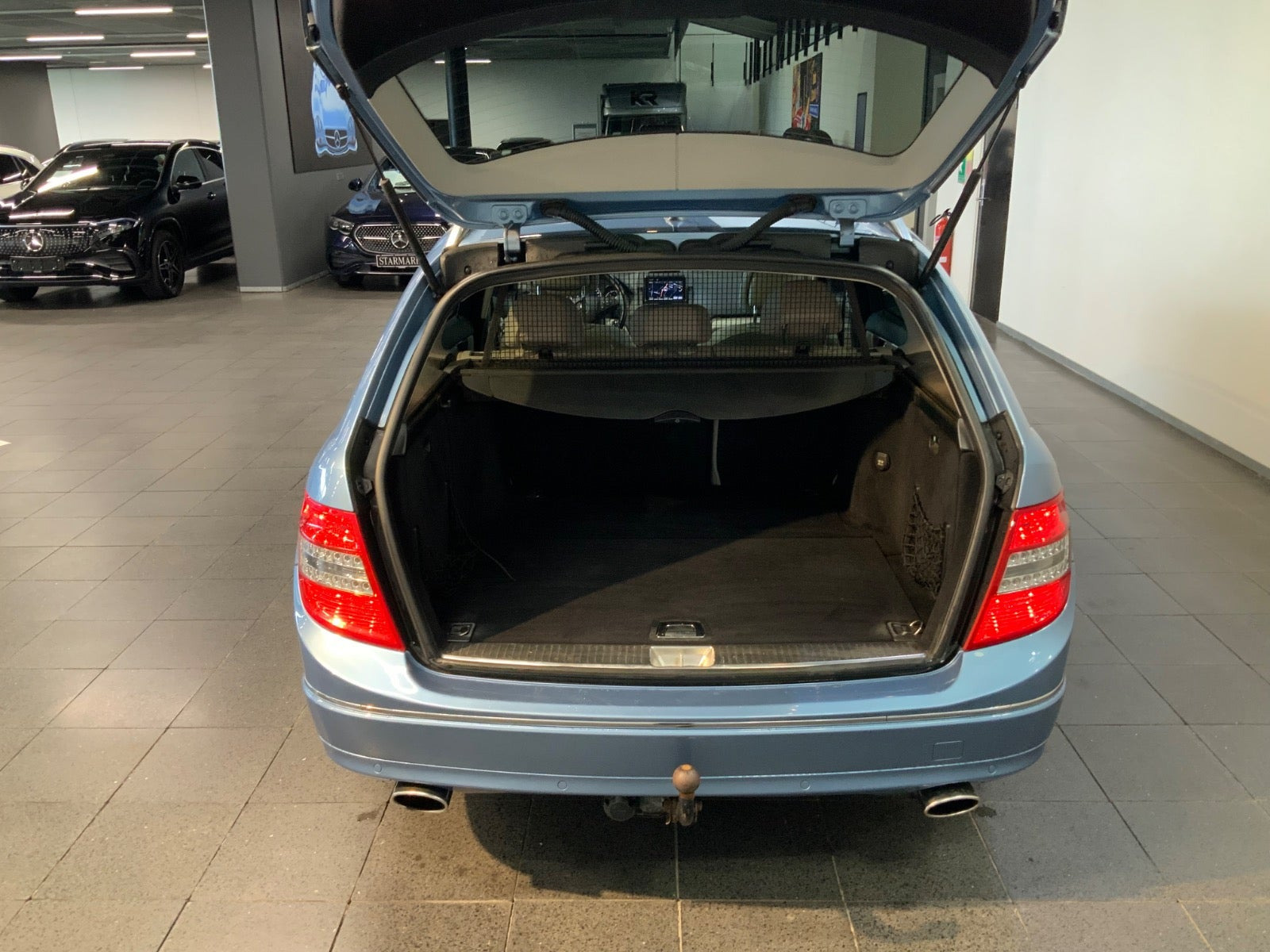Blå Mercedes C350 fra 2010