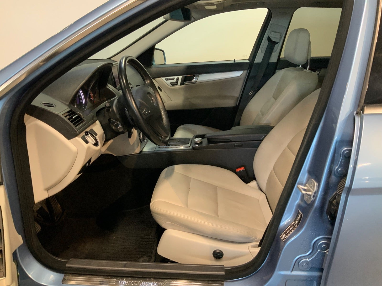 Blå Mercedes C350 fra 2010