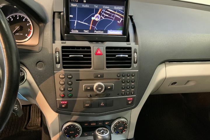 Blå Mercedes C350 fra 2010