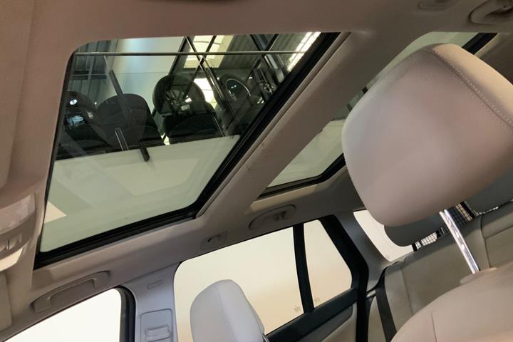 Blå Mercedes C350 fra 2010