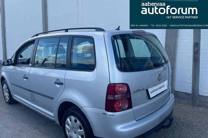 Sølv VW Touran fra 2009