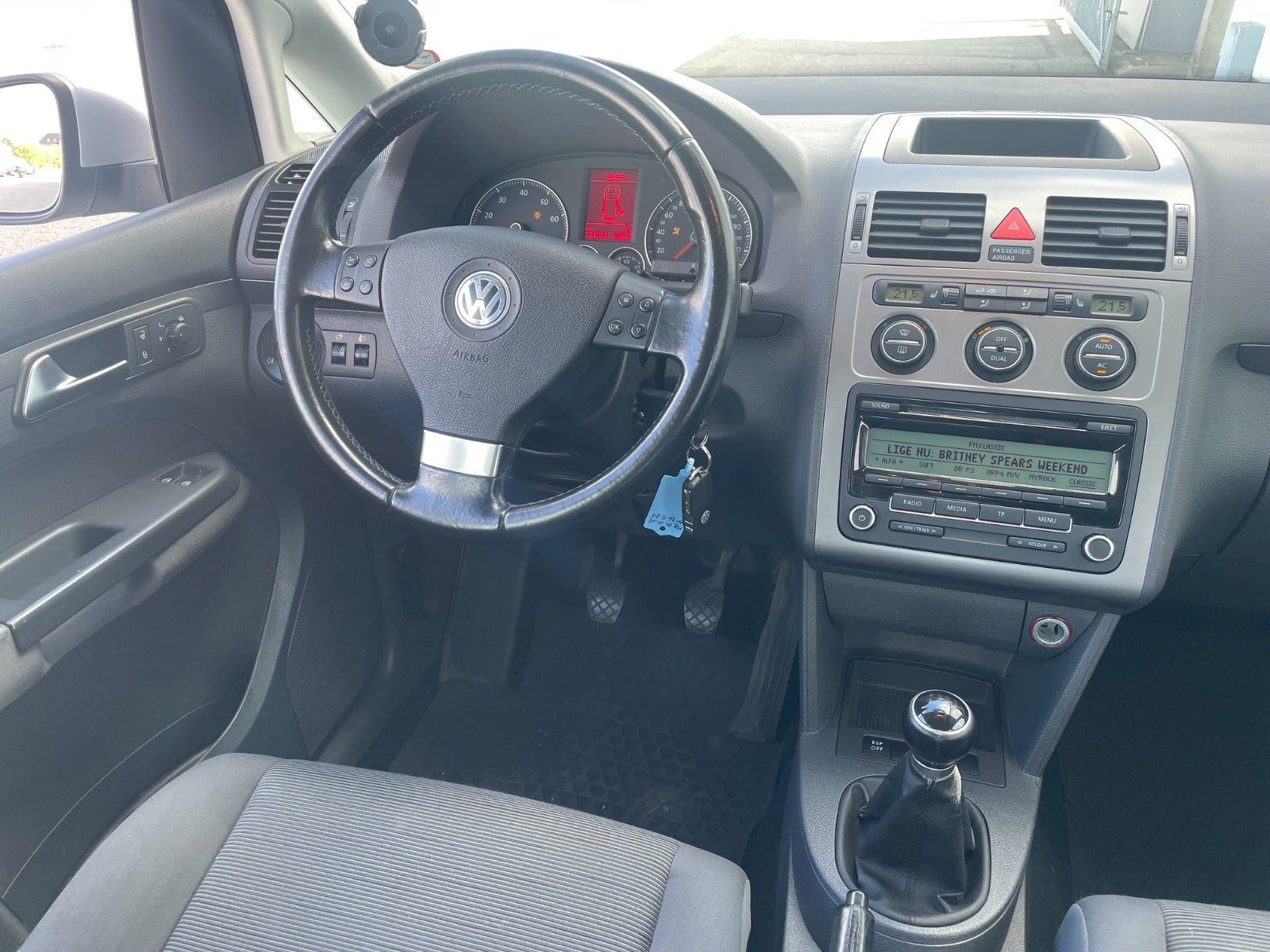 Sølv VW Touran fra 2009
