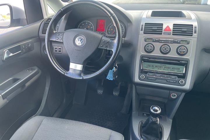 Sølv VW Touran fra 2009