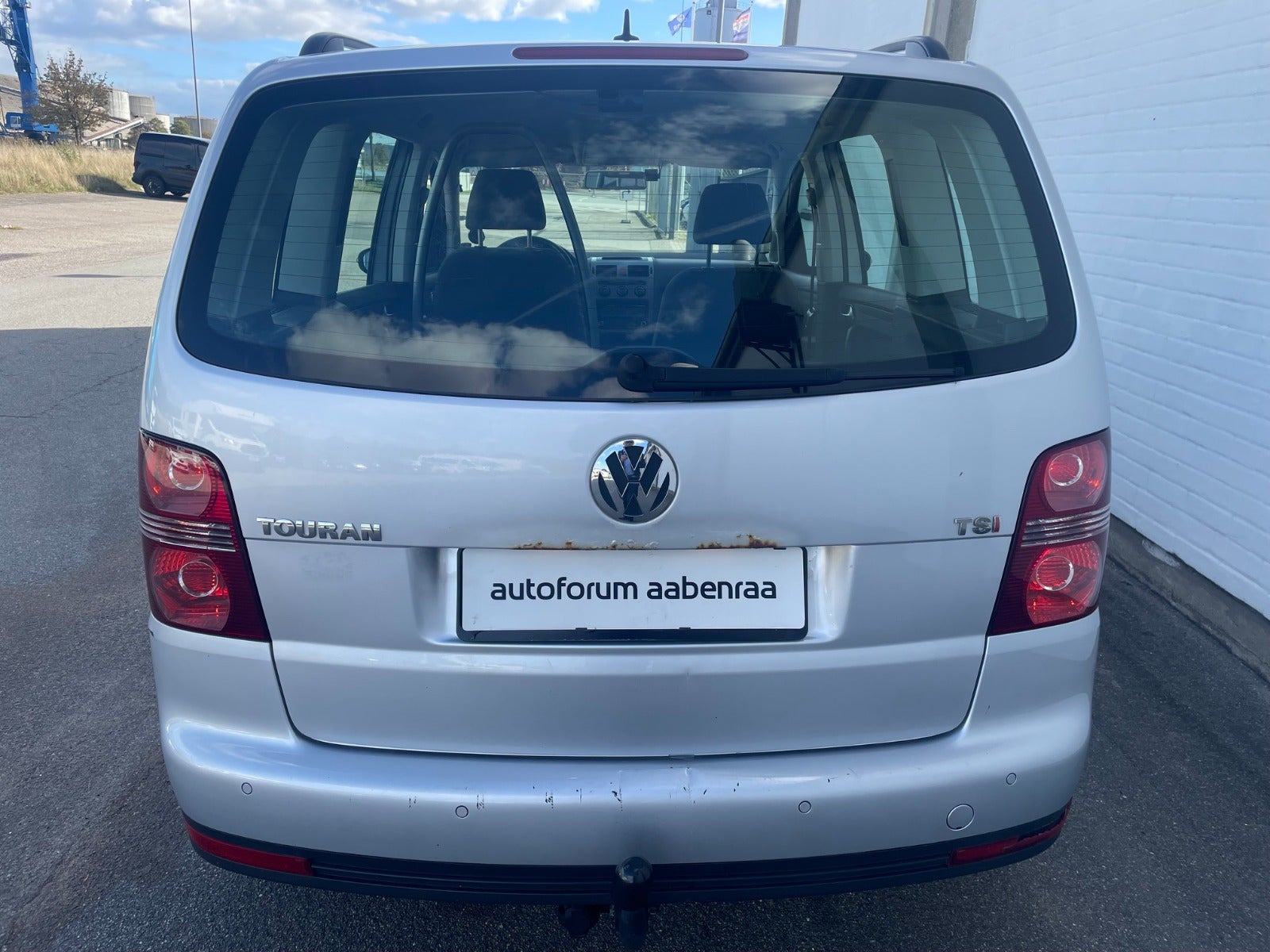 Sølv VW Touran fra 2009