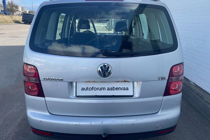 Sølv VW Touran fra 2009