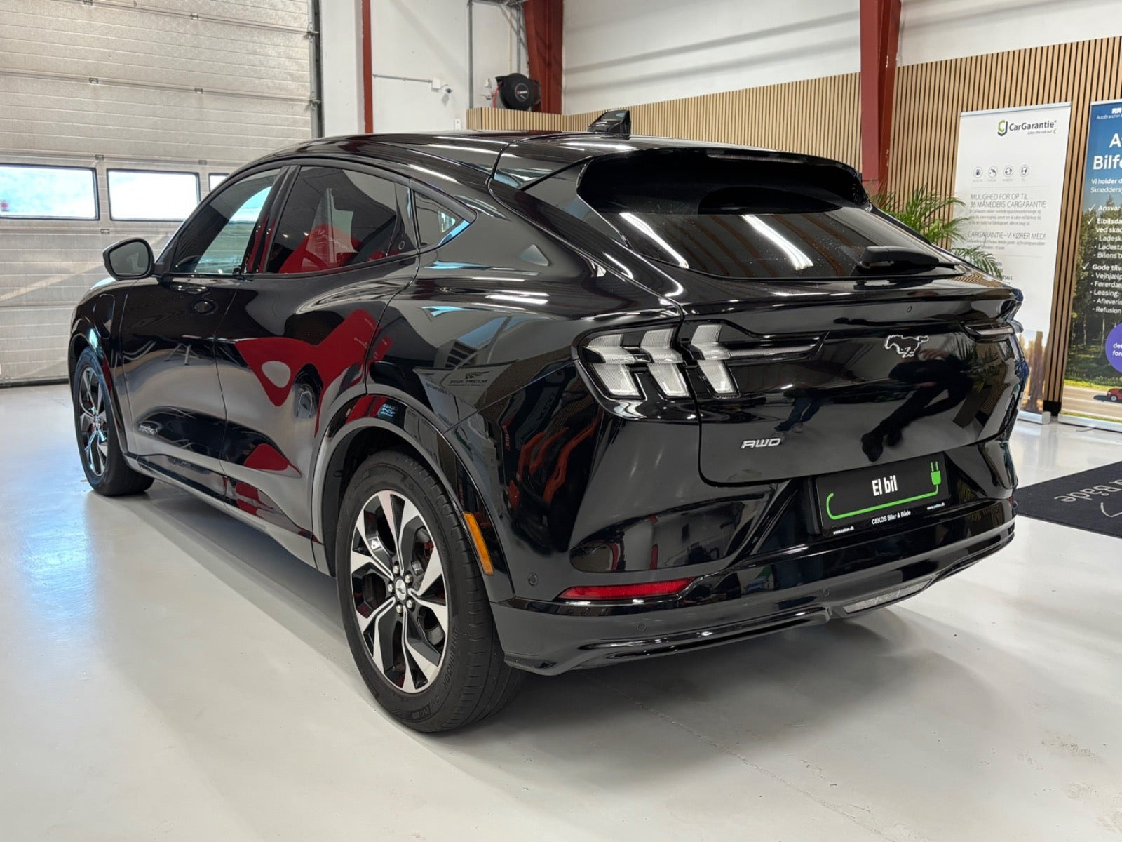 Sort Ford Mustang Mach-E fra 2021