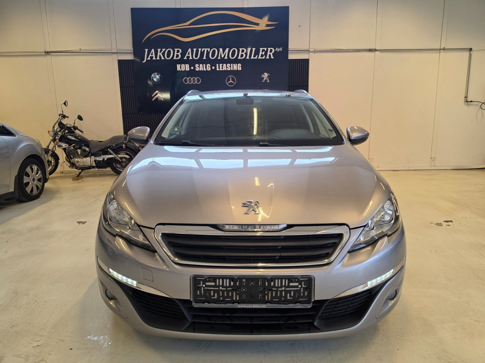 Sølv Peugeot 308 fra 2015