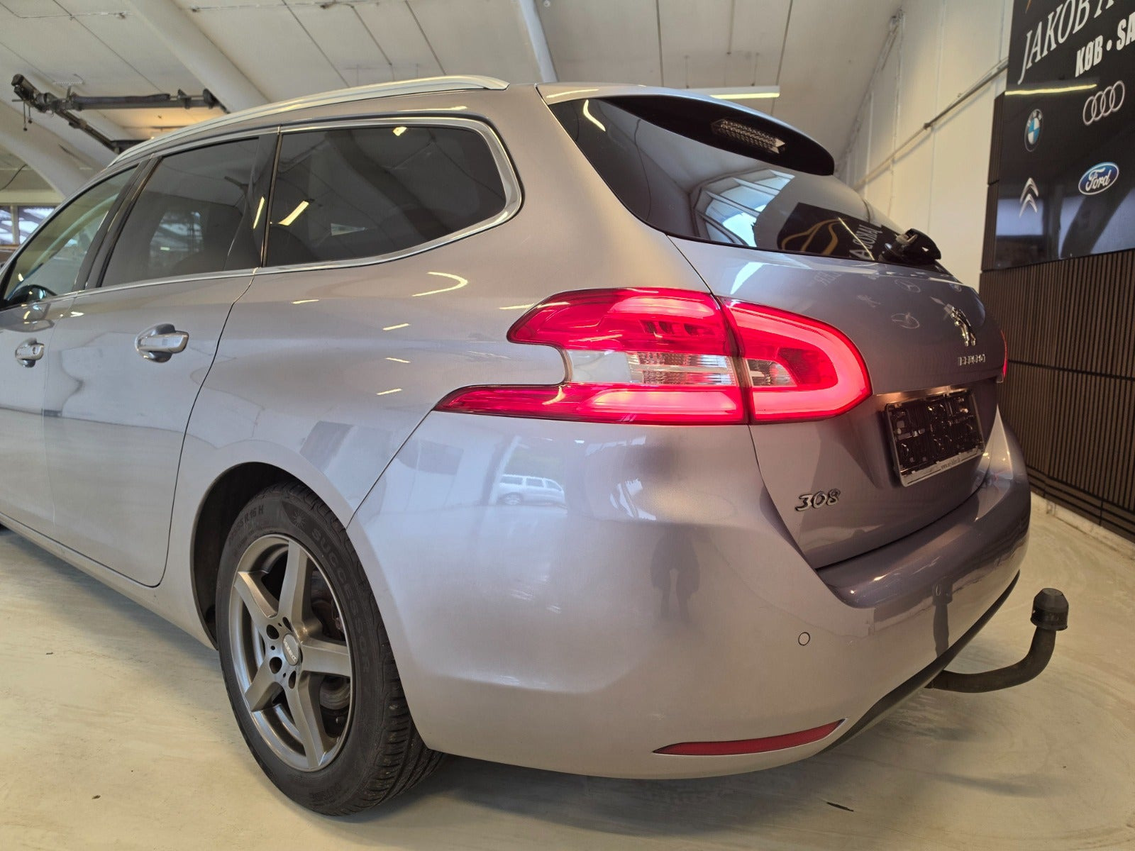 Sølv Peugeot 308 fra 2015