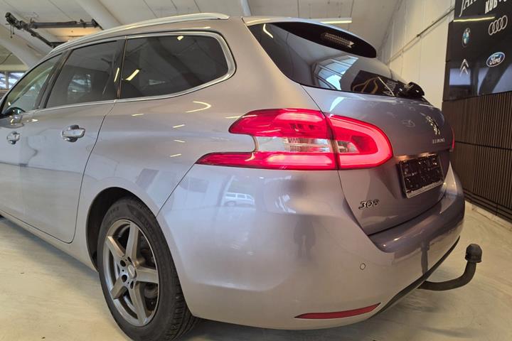 Sølv Peugeot 308 fra 2015