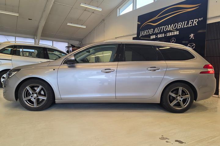 Sølv Peugeot 308 fra 2015