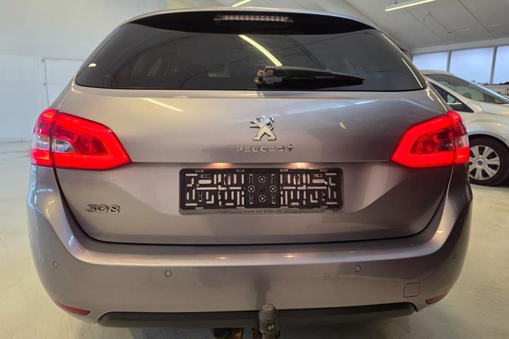 Sølv Peugeot 308 fra 2015