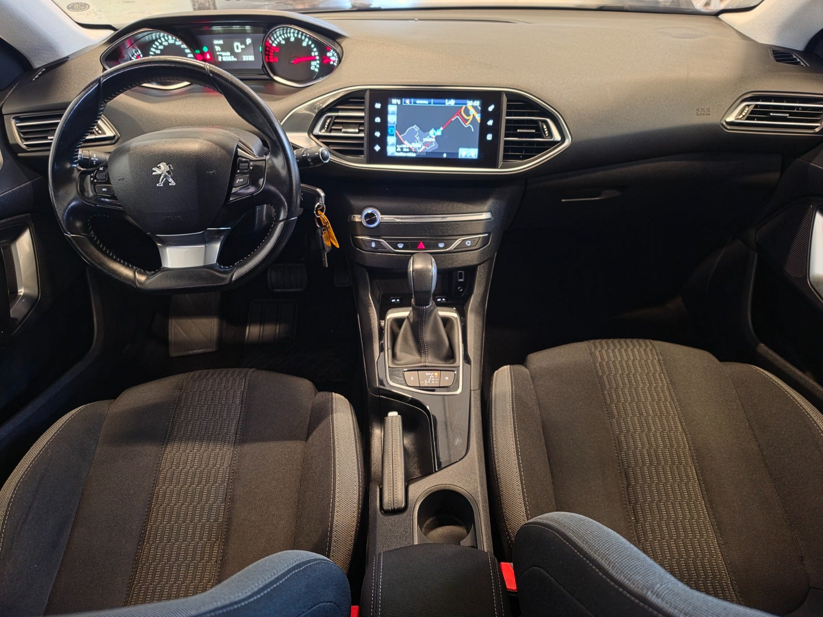 Sølv Peugeot 308 fra 2015