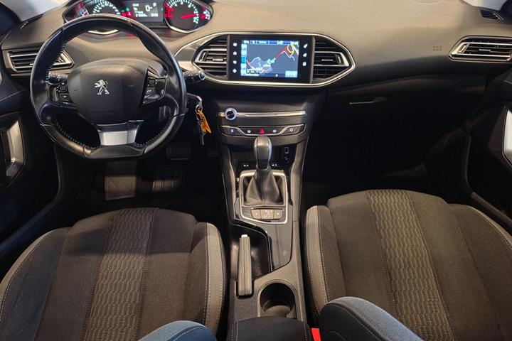 Sølv Peugeot 308 fra 2015