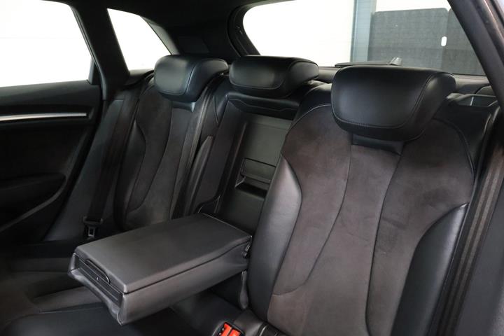 Sølv Audi A3 fra 2016