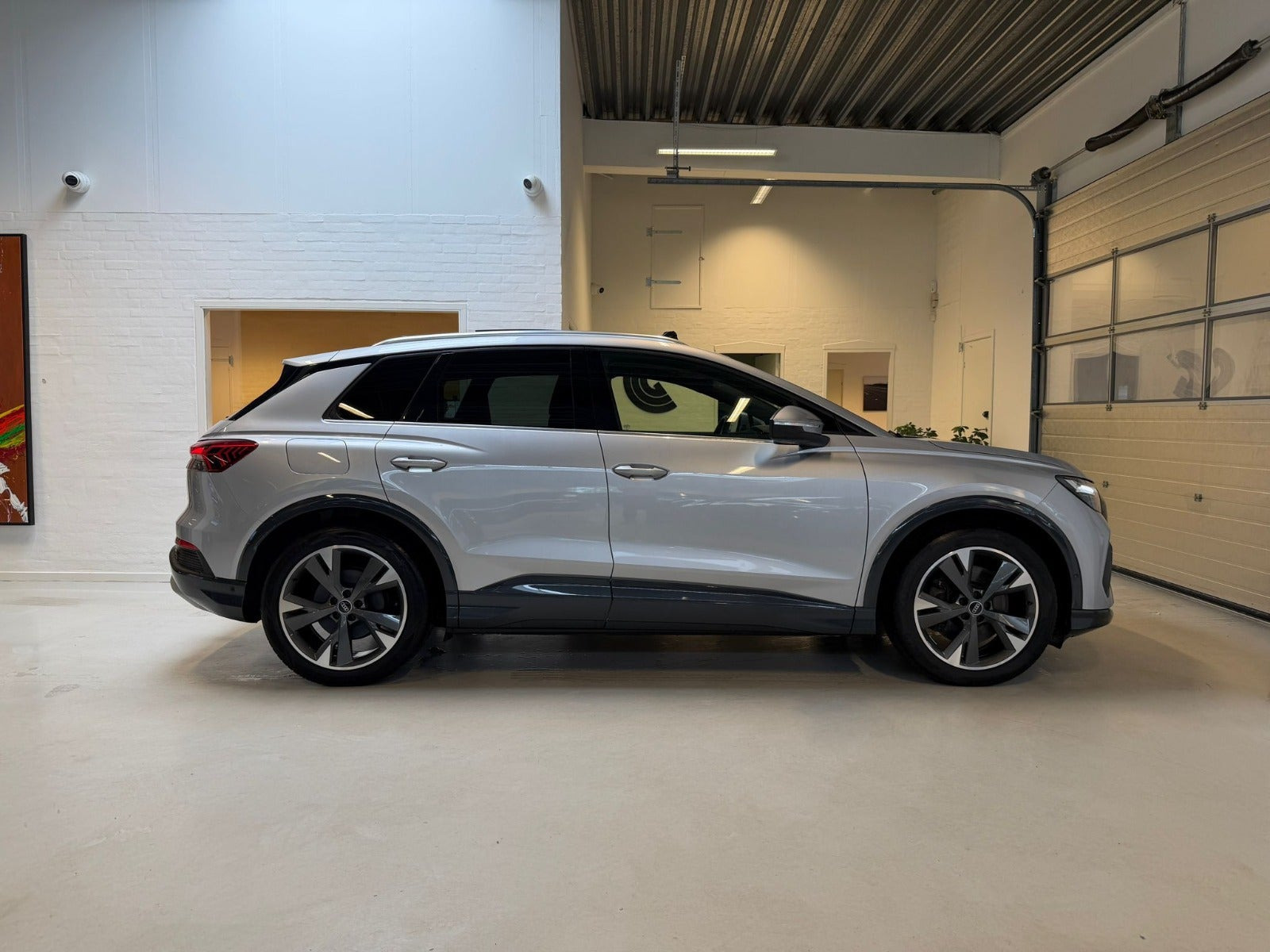 Sølv Audi Q4 e-tron fra 2023