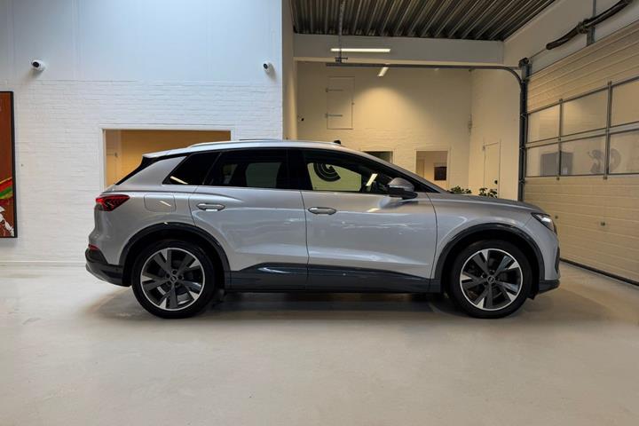 Sølv Audi Q4 e-tron fra 2023