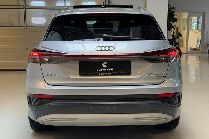 Sølv Audi Q4 e-tron fra 2023