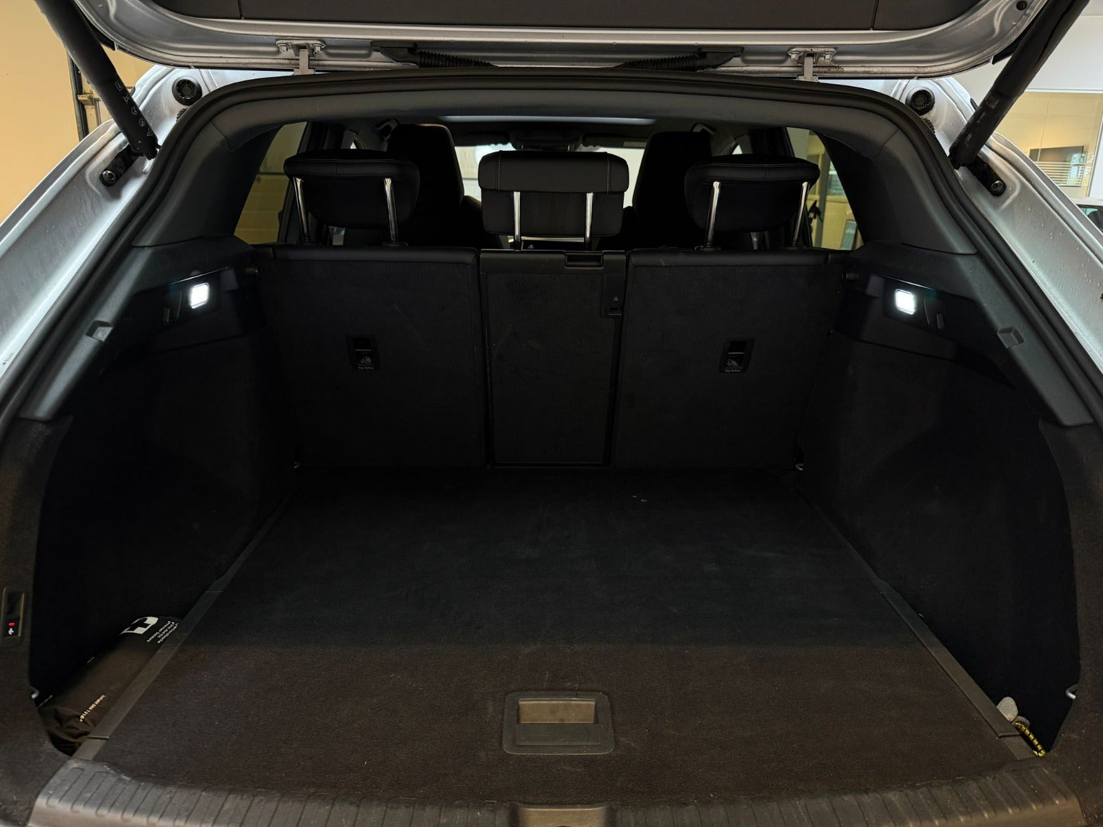Sølv Audi Q4 e-tron fra 2023