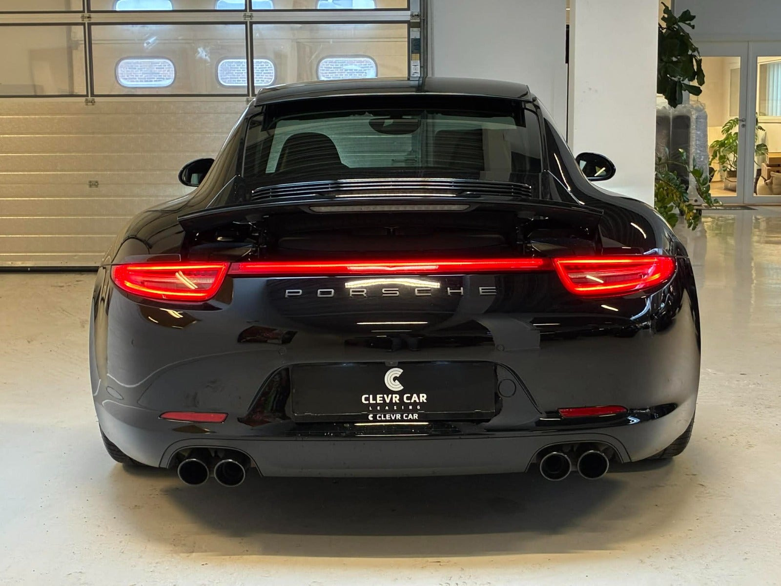 Sort Porsche 911 Carrera GTS fra 2015