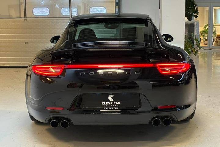 Sort Porsche 911 Carrera GTS fra 2015