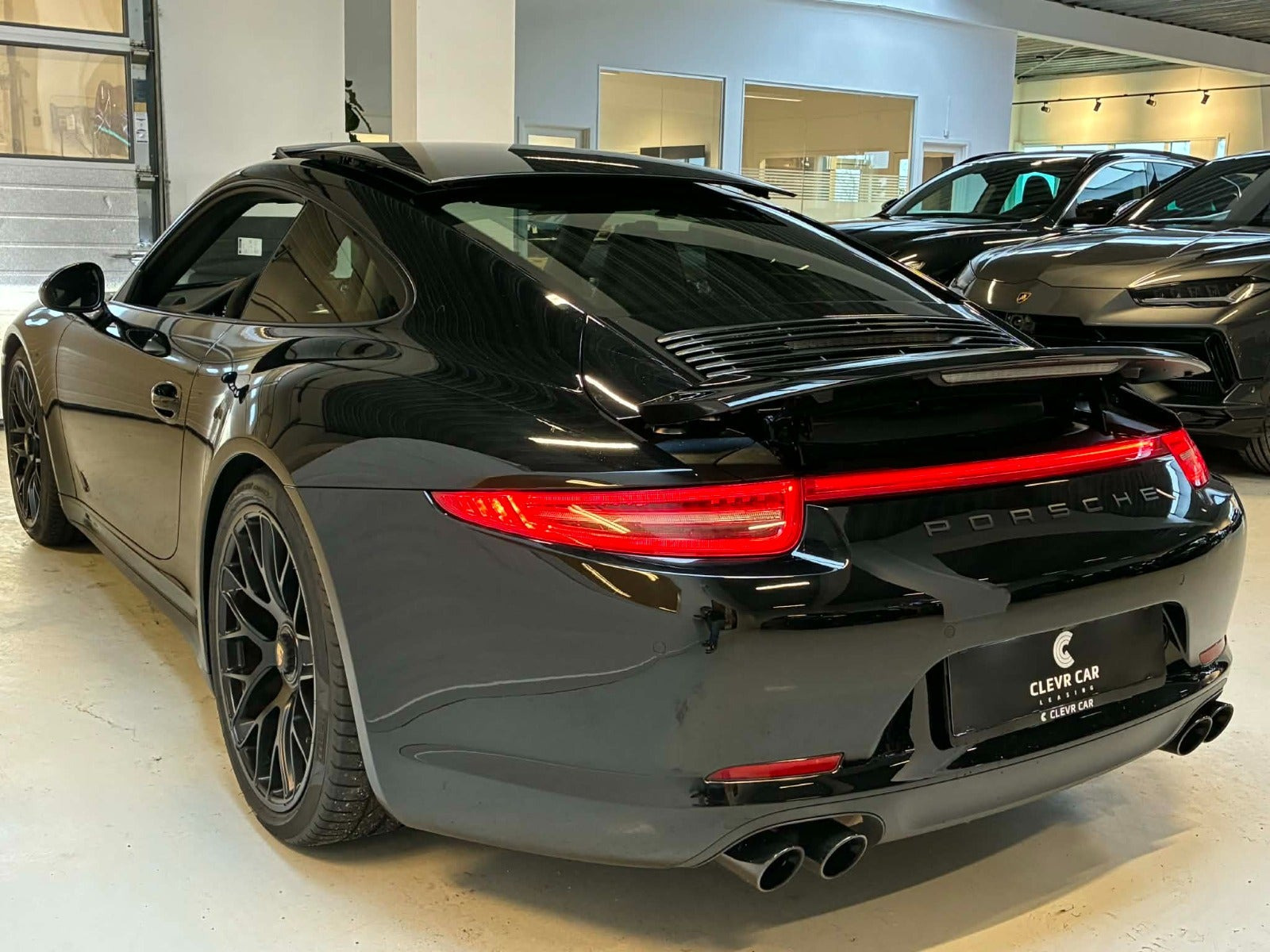 Sort Porsche 911 Carrera GTS fra 2015