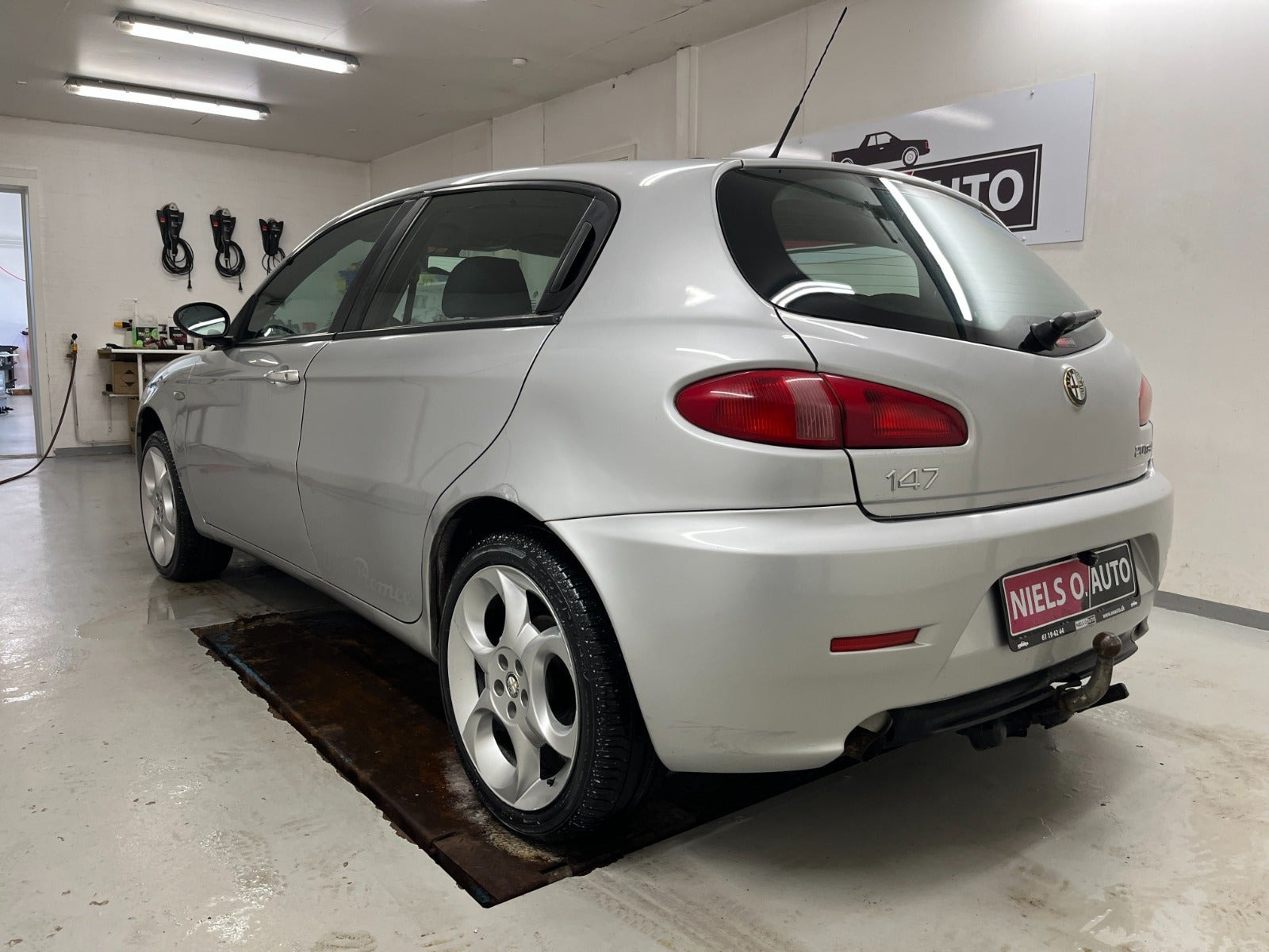 Sølv Alfa Romeo 147 fra 2005