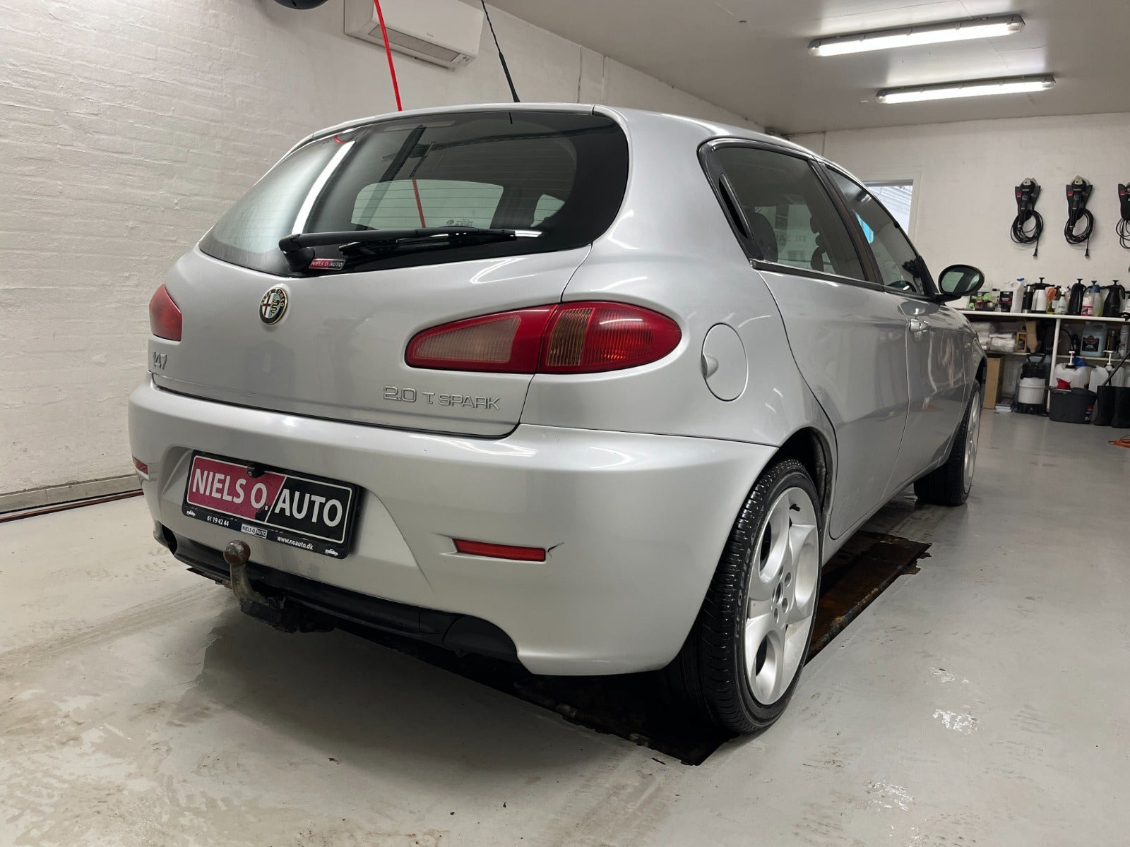 Sølv Alfa Romeo 147 fra 2005