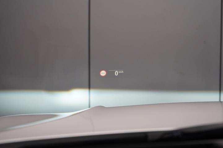 Hvid BMW 330e fra 2019