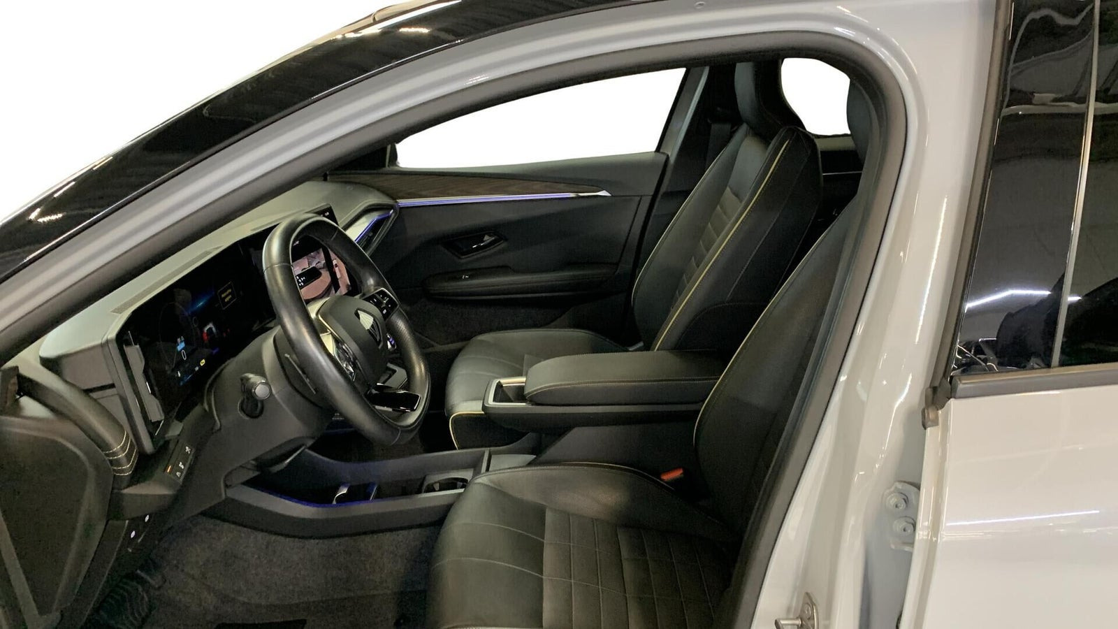 Grå Renault Megane E-Tech fra 2023