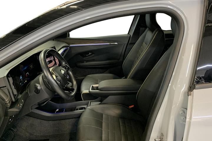 Grå Renault Megane E-Tech fra 2023