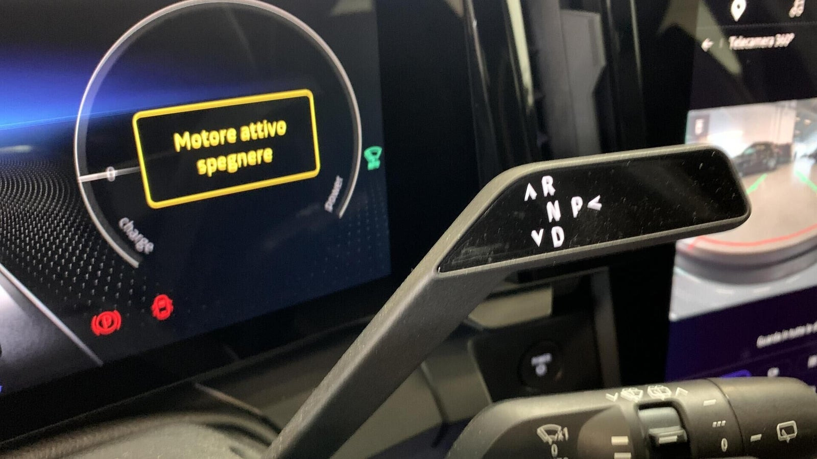 Grå Renault Megane E-Tech fra 2023