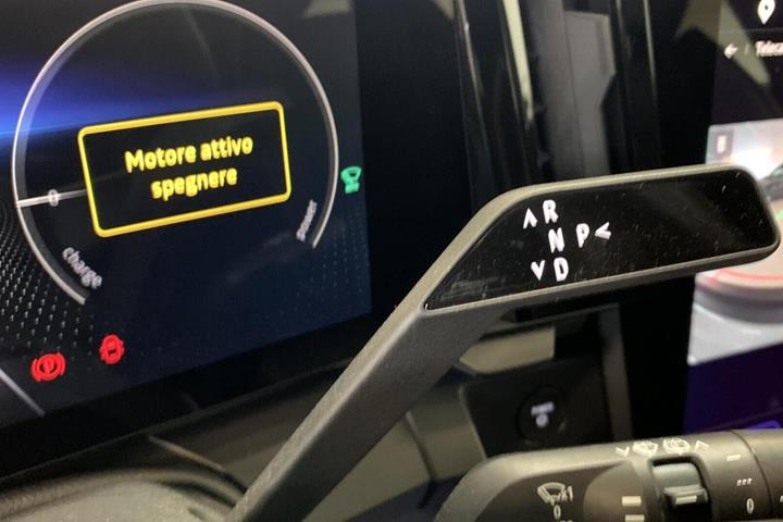 Grå Renault Megane E-Tech fra 2023