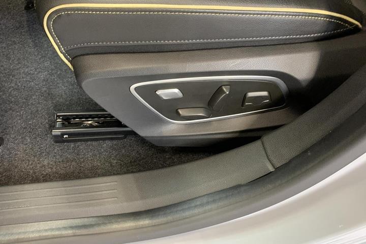 Grå Renault Megane E-Tech fra 2023