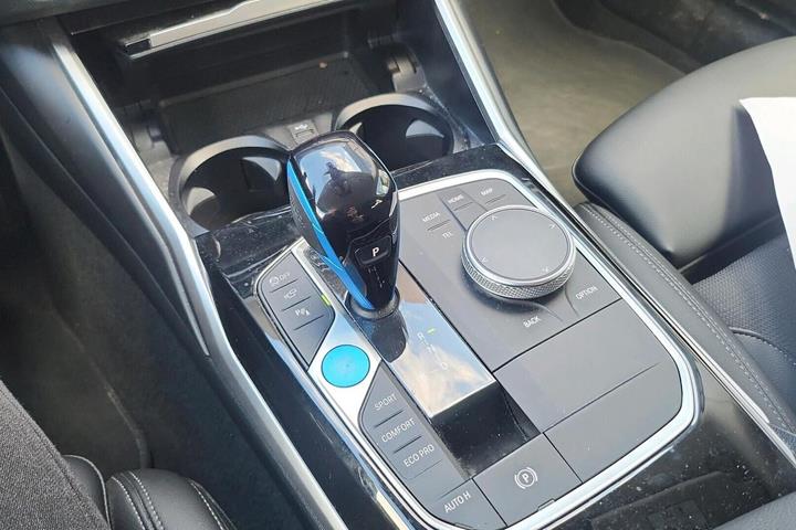 Grøn BMW i4 fra 2022