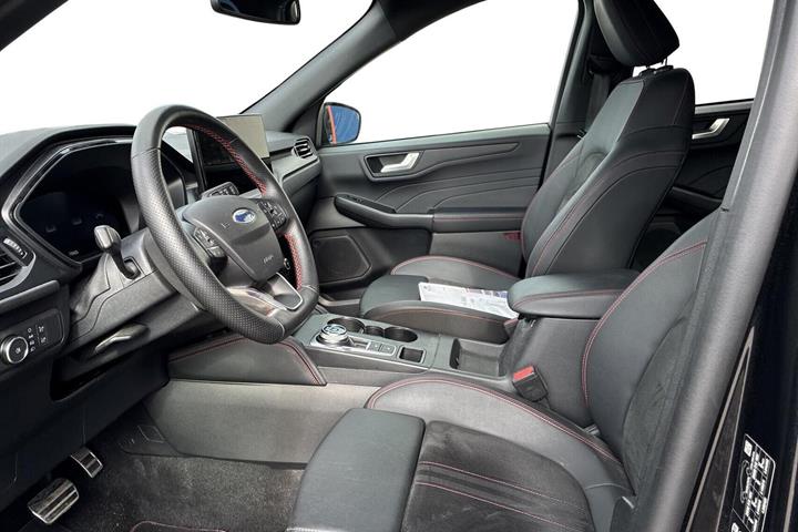Sort Ford Kuga fra 2024