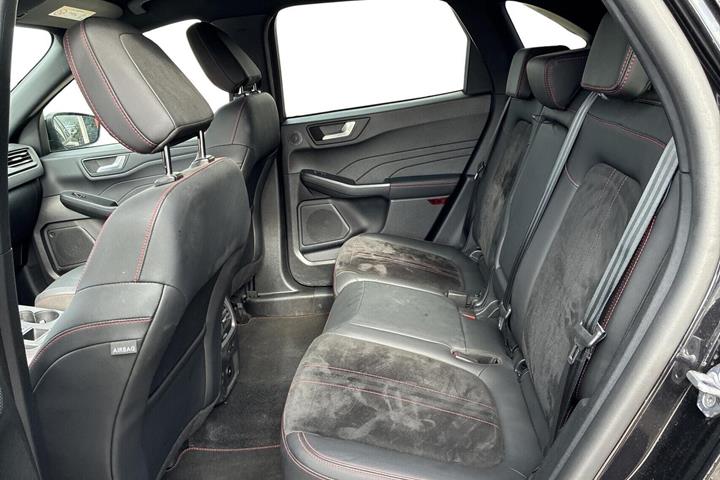 Sort Ford Kuga fra 2024