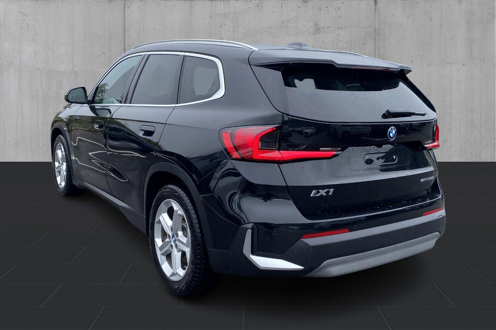 Sort BMW iX1 fra 2024