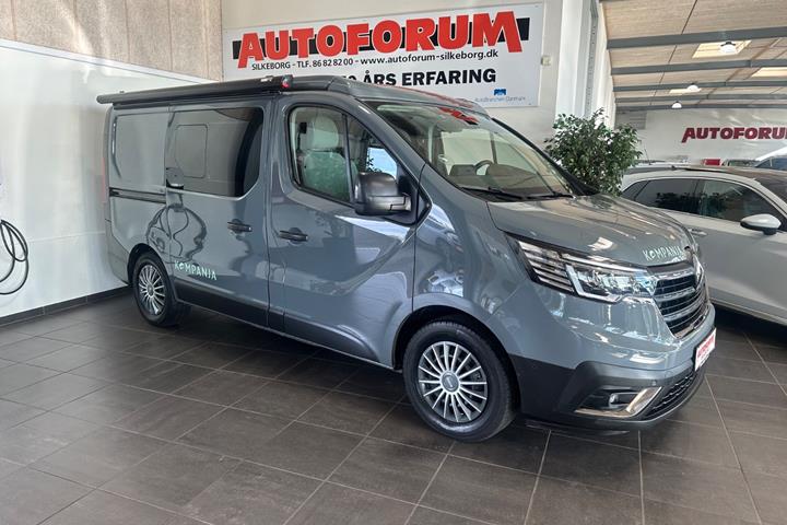 Grå Renault Trafic fra 2023