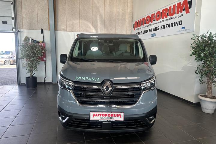 Grå Renault Trafic fra 2023
