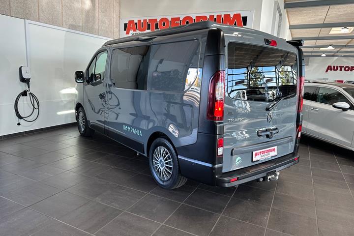Grå Renault Trafic fra 2023