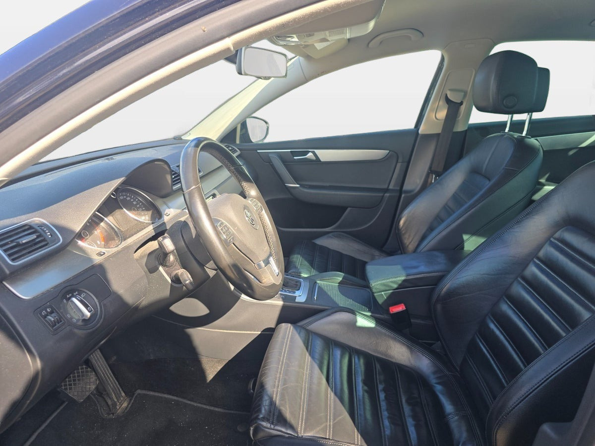 Sort VW Passat fra 2011