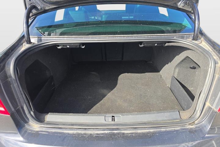 Sort VW Passat fra 2011