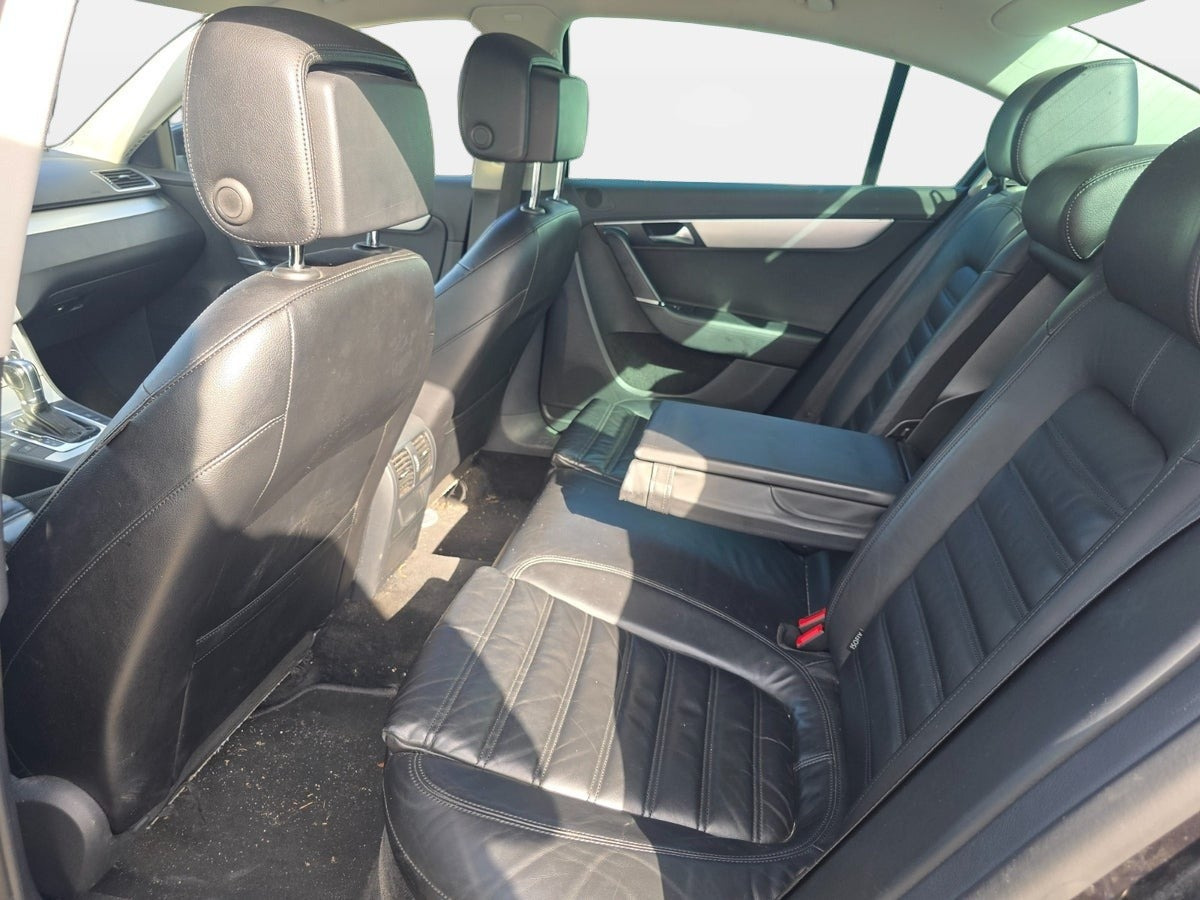 Sort VW Passat fra 2011