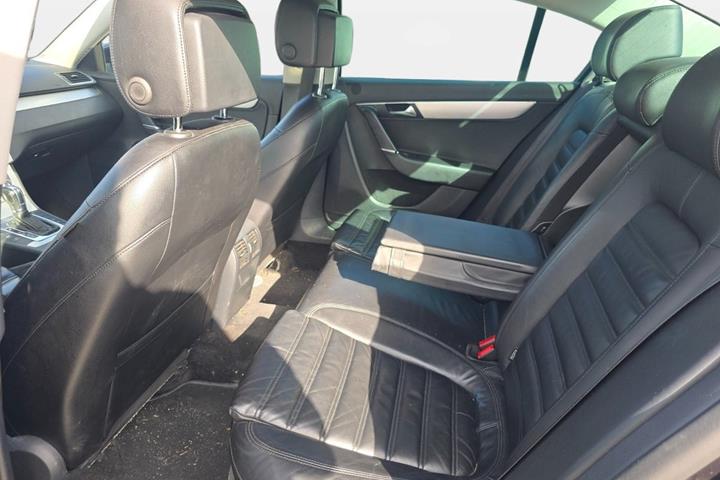 Sort VW Passat fra 2011